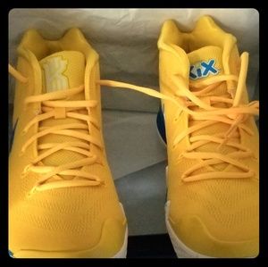 Kyrie Irving 4 (kix) size 13